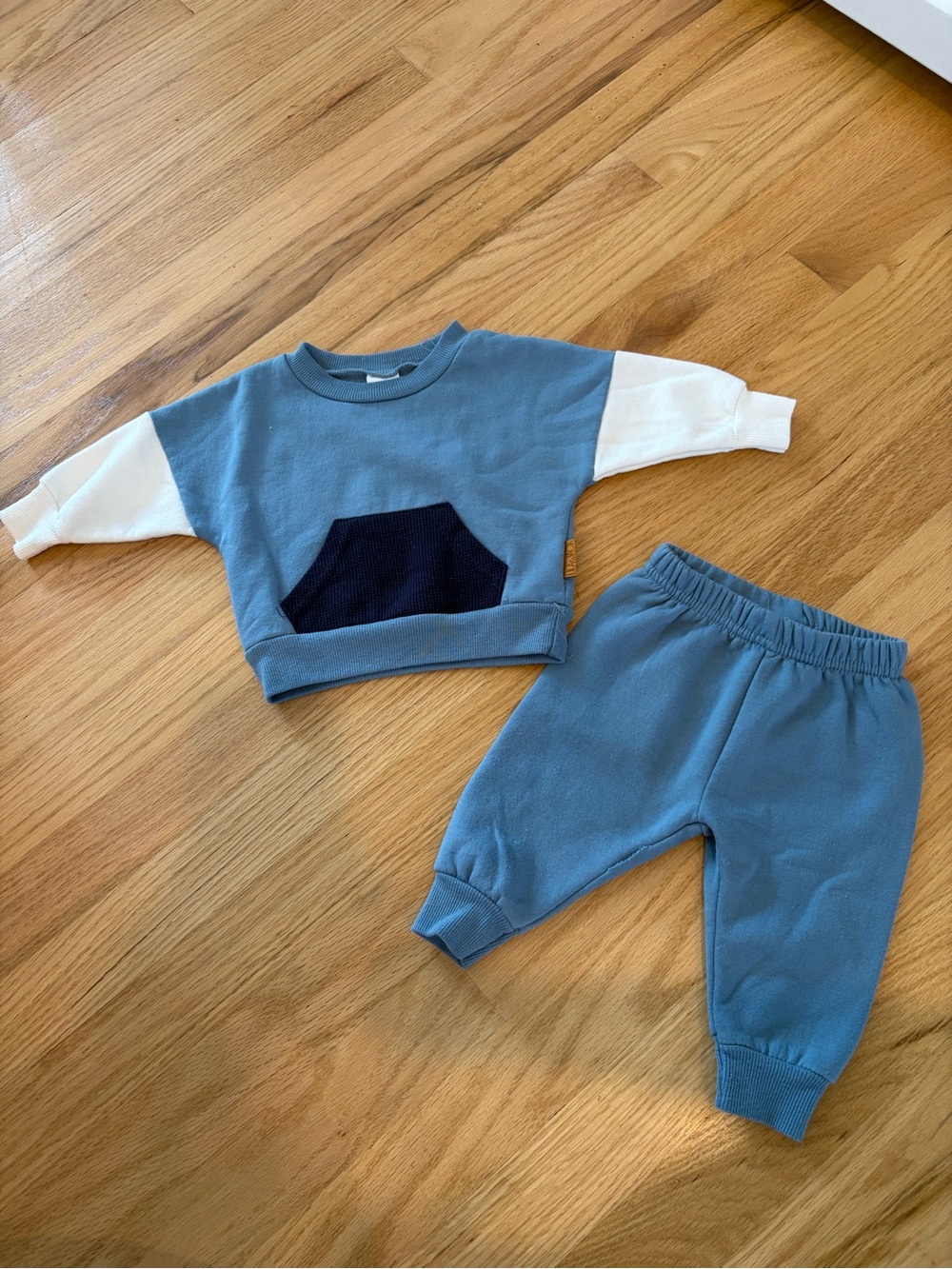 Lila & Jack Blue & White Baby Sweatshirt and Jogger Set